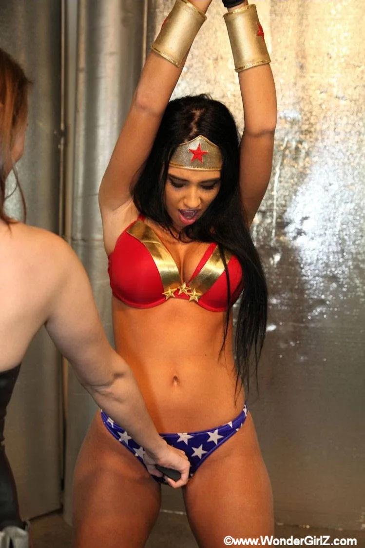 400GB Rare Superheroine Clips East and West